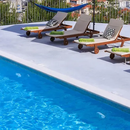 Villa Poolside Oasis