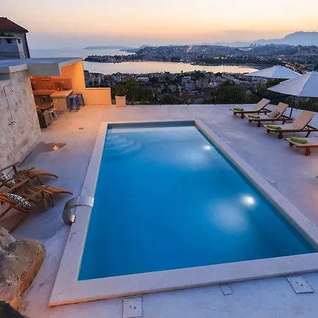 Poolside Oasis Villa
