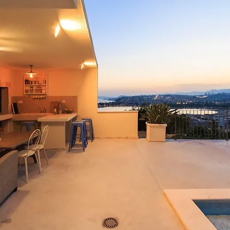 Villa Poolside Oasis